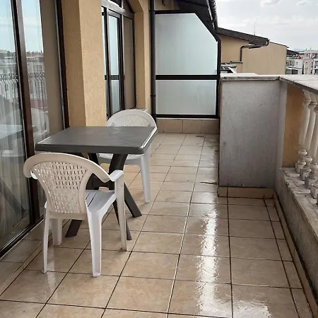 1bd In Royal Sun Complex, Sunny By Flat Mаnager Διαμέρισμα